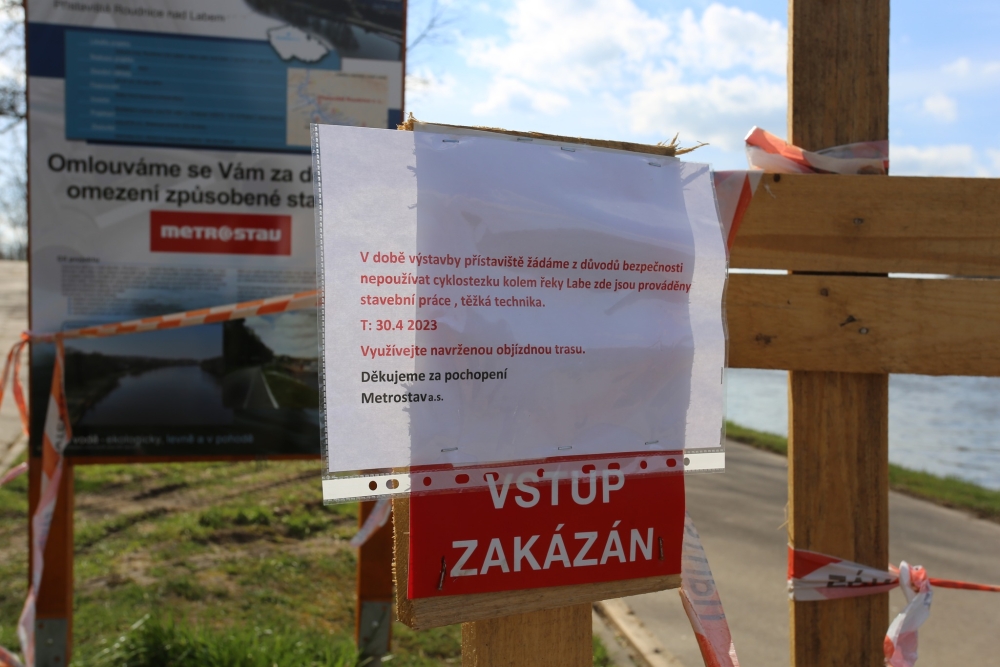  Výstavba servisního centra uzavřela cyklostezku