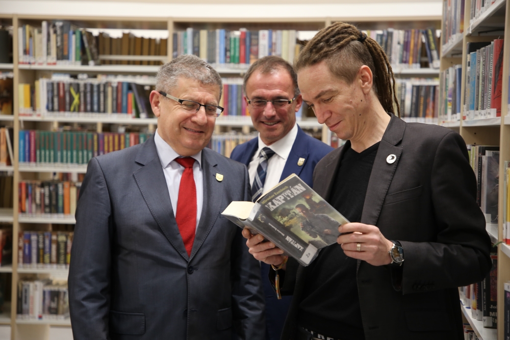  Knihovna Ervína Špindlera se připravuje na otevření, navštívil ji ministr Bartoš