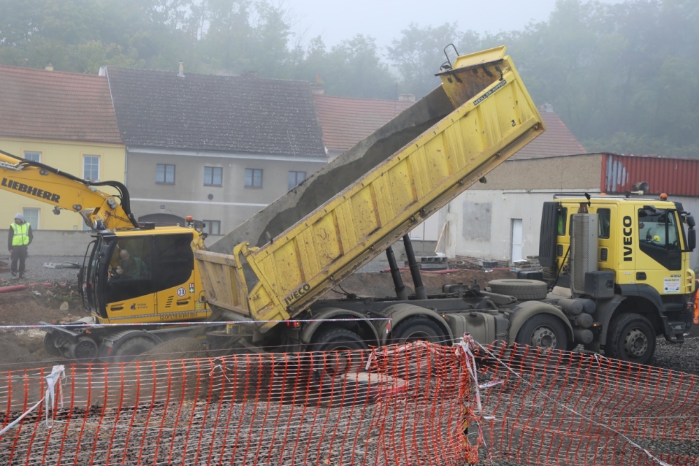  REKONSTRUKCE ŽELEZNIČNÍ STANICE   UPOZORNĚNÍ NA NOČNÍ PRÁCE
