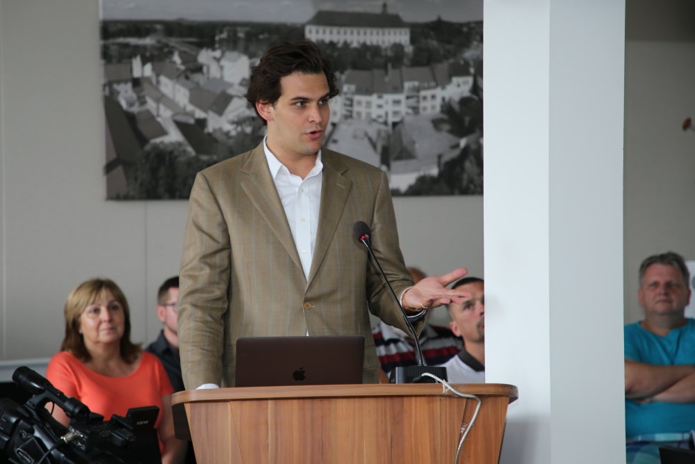  William Lobkowicz vystoupil před zastupiteli, chce být součástí roudnického života