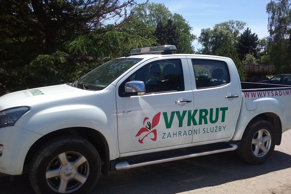  Údržbu zeleně převzaly zahradní služby Vykrut