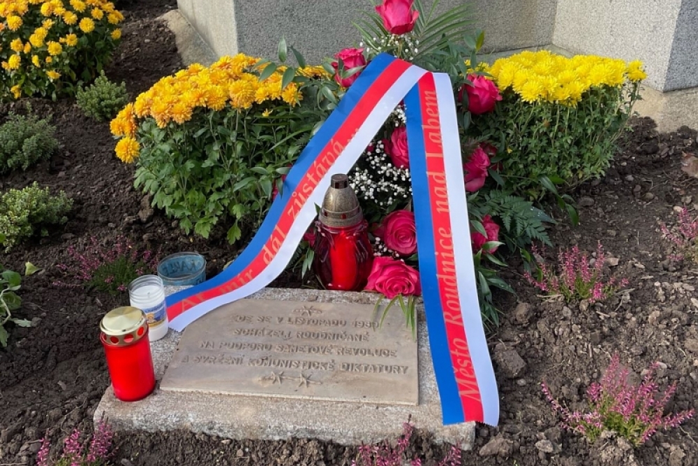  Roudnice si připomněla Den boje za svobodu a&nbsp;demokracii