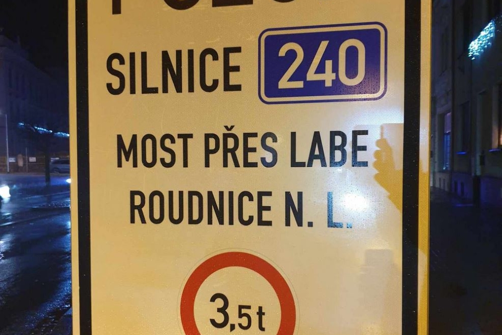  Správa silnic omezila provoz na roudnickém mostu